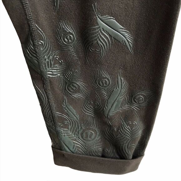 Lululemon Acro Crops Size 4 Silicone Logo Peacock Feather Yoga Acrobatic Silks - Picture 4 of 12